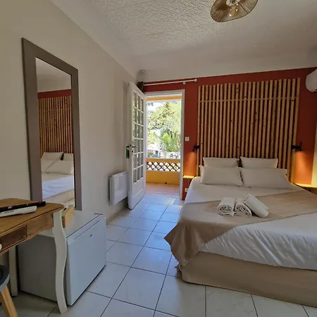 Le Cosy Hotel Saint Aygulf Buitenkant foto