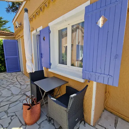 Le Cosy Hotel Saint Aygulf Buitenkant foto