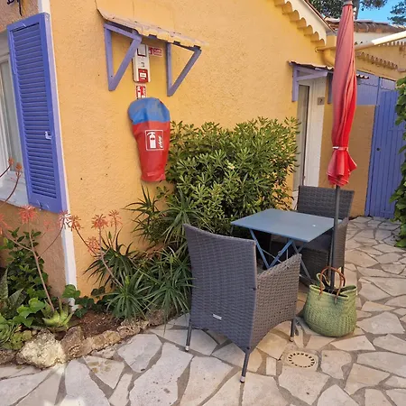 Le Cosy Hotel Saint Aygulf Buitenkant foto