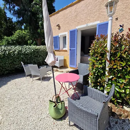 Le Cosy Hotel Saint Aygulf Buitenkant foto